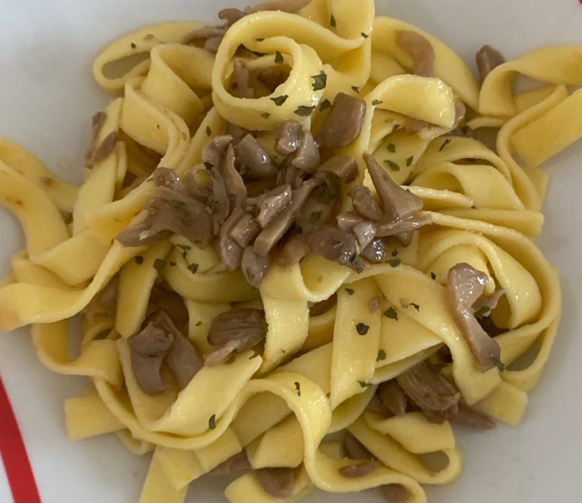 Fettuccine allo zafferano con funghi